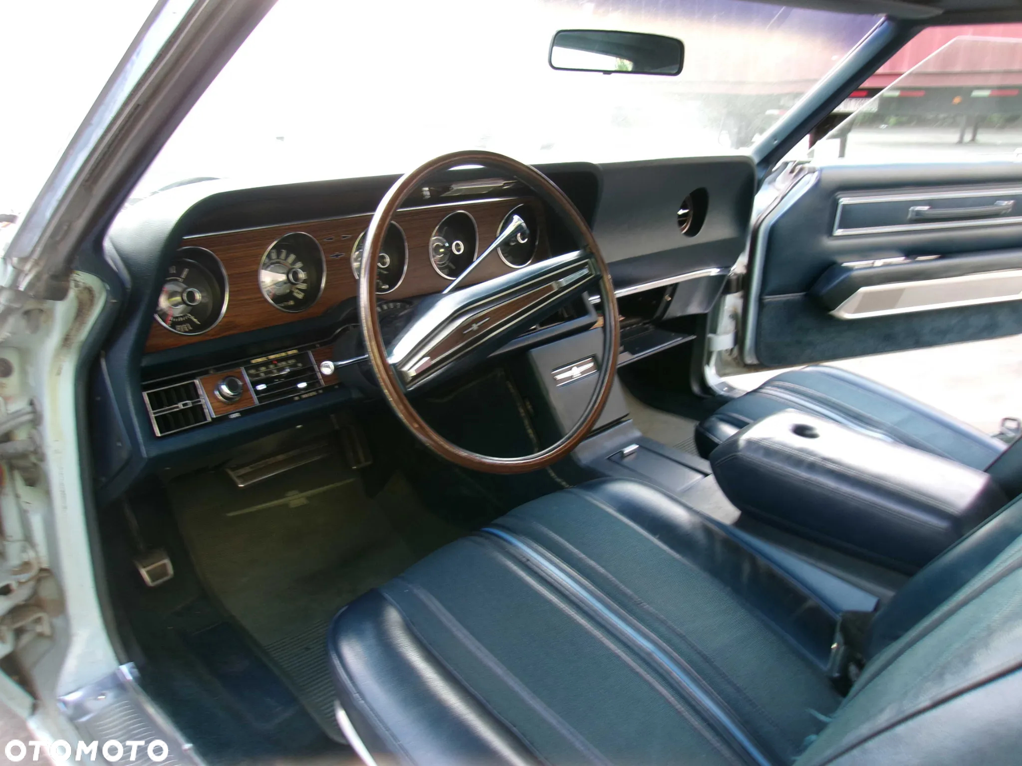 Ford Thunderbird - 24