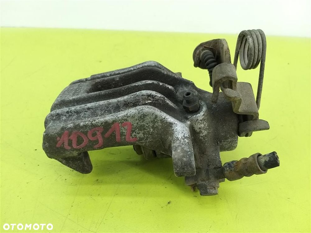 Zacisk hamulcowy tył prawy Audi A4  B6 8E 2000-2004 2,5 TDI - 4