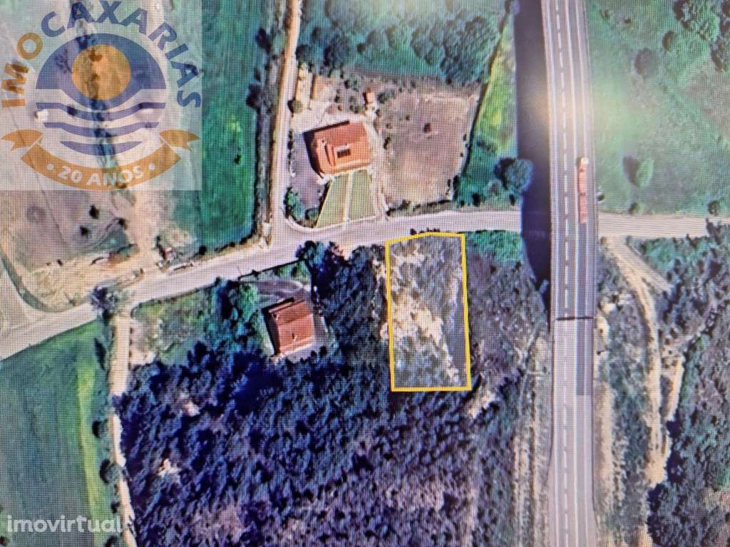 Terreno com projeto aprovado de duas moradias geminadas - Grande imagem: 2/16