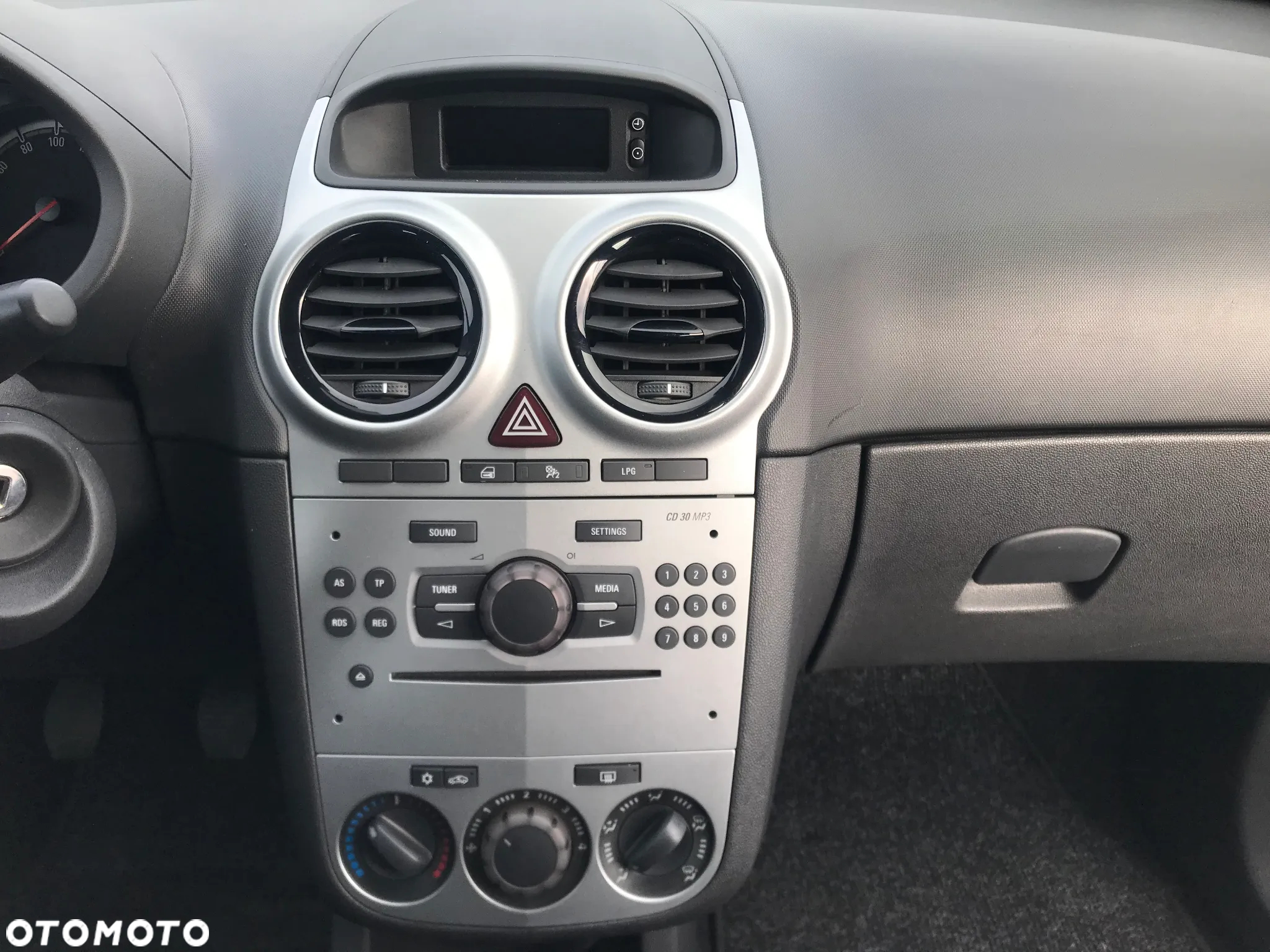 Opel Corsa - 8