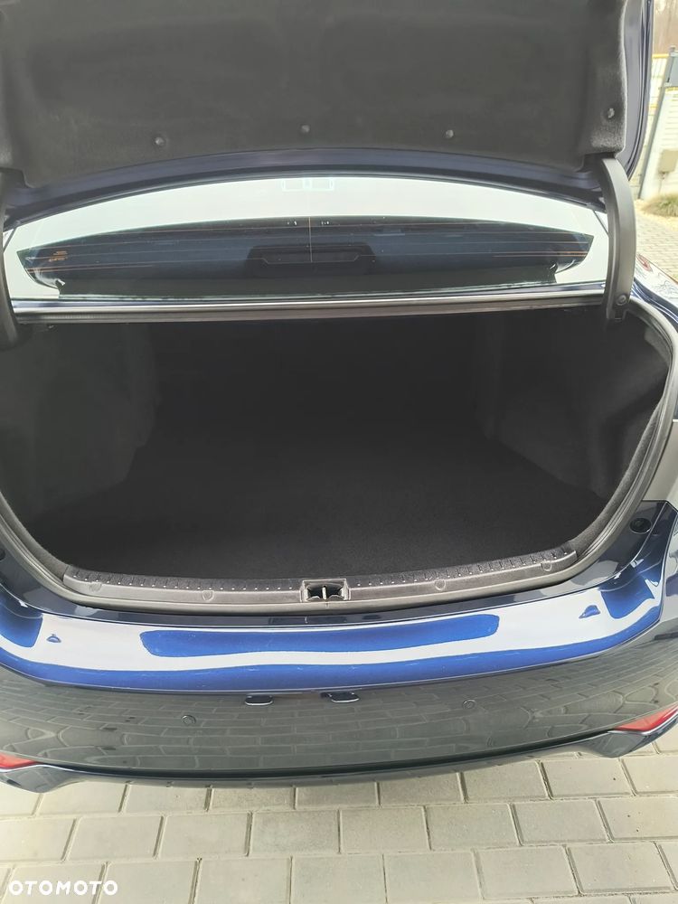 Toyota Avensis 2.0 D-4D Luna - 12