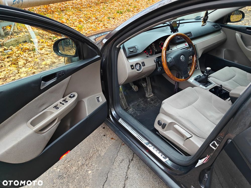 Volkswagen Passat 1.8 TSI Comfortline - 25