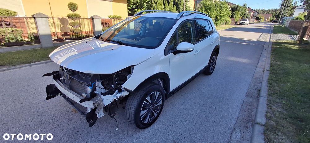 Peugeot 2008 PureTech 110 GPF EAT6 Black Edition - 6