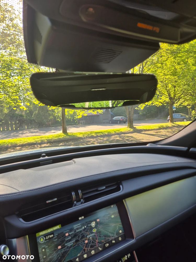 Jaguar XF 2.0 T Prestige - 34