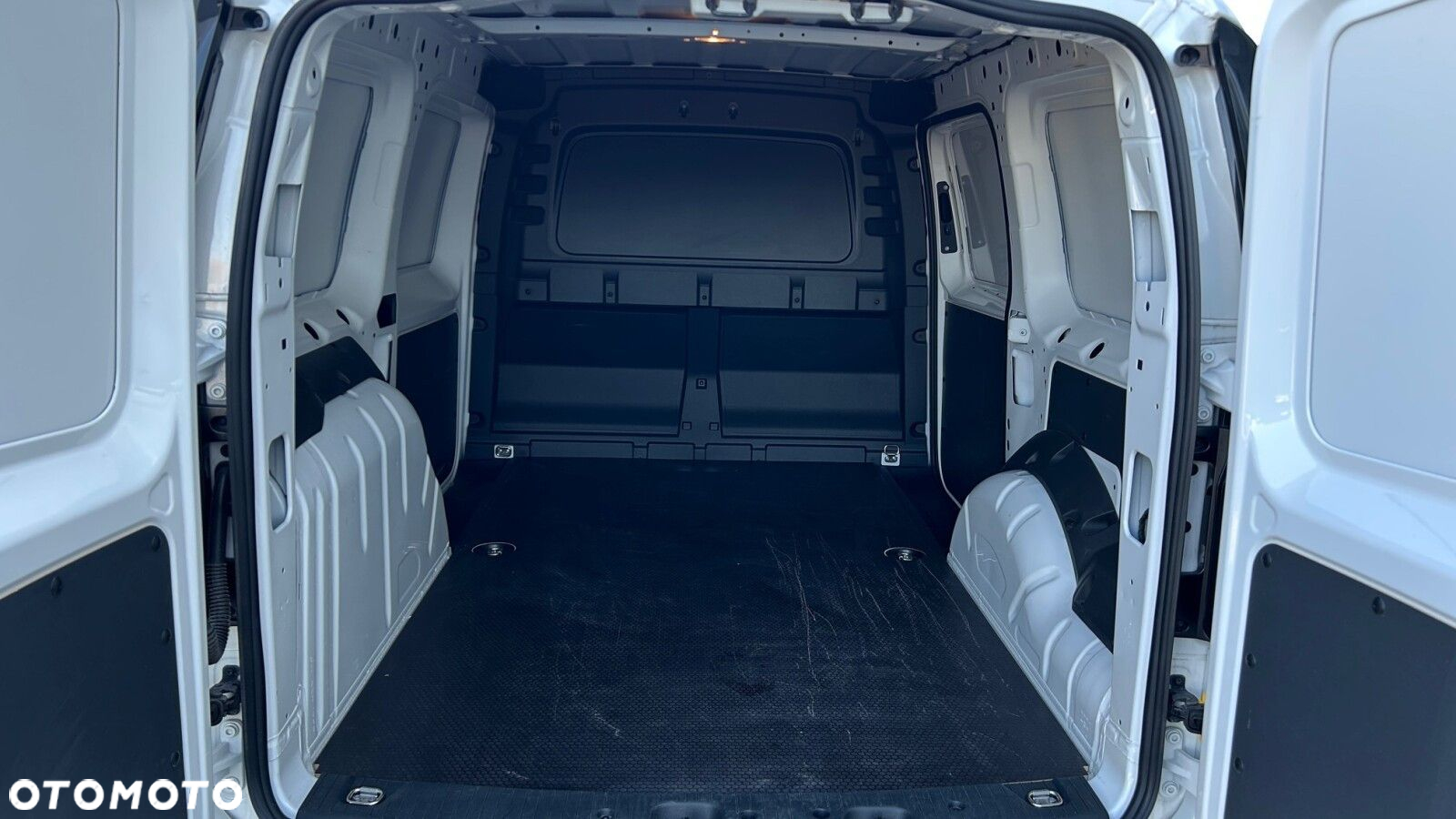 Volkswagen Caddy MAXI CARGO TDI 90kW manulana 6-cio biegowa - 13