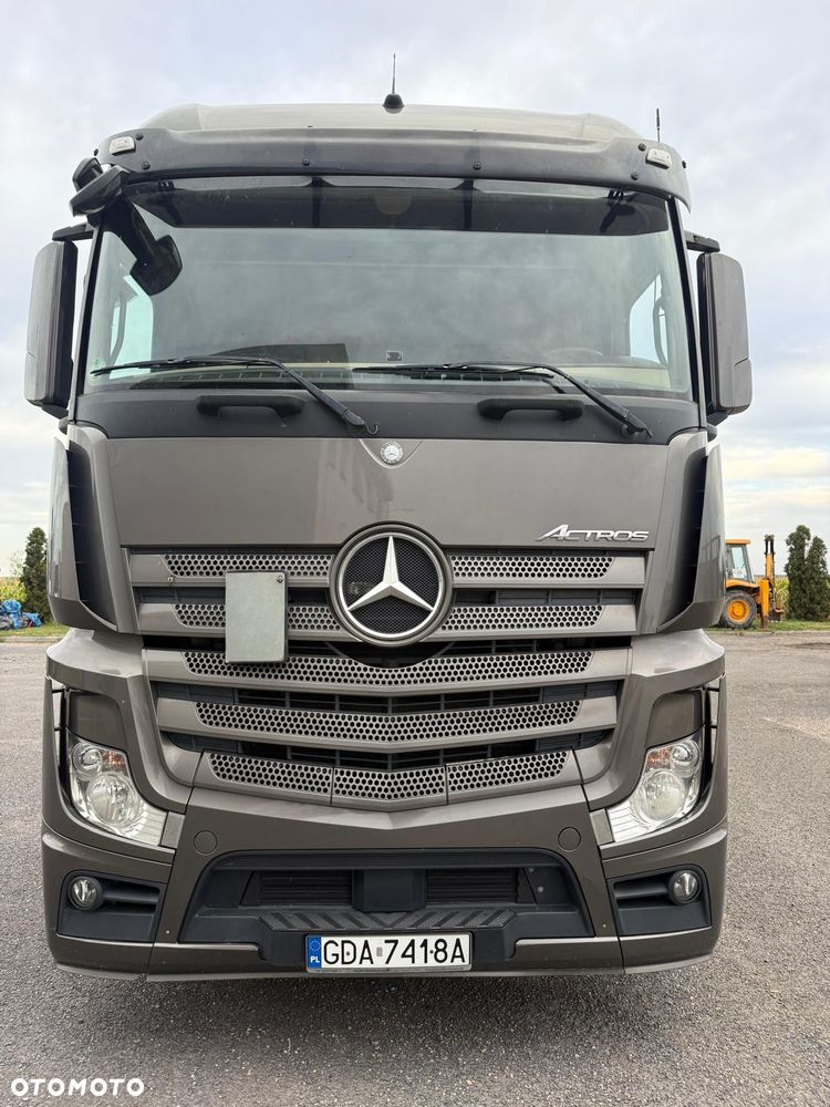 Mercedes-Benz - 4