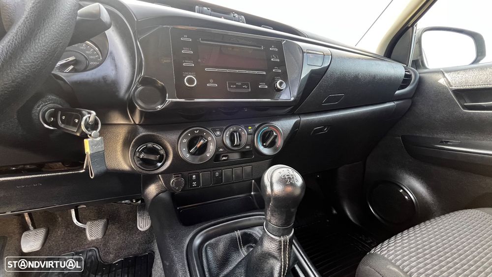 Toyota Hilux 2.4 - 8