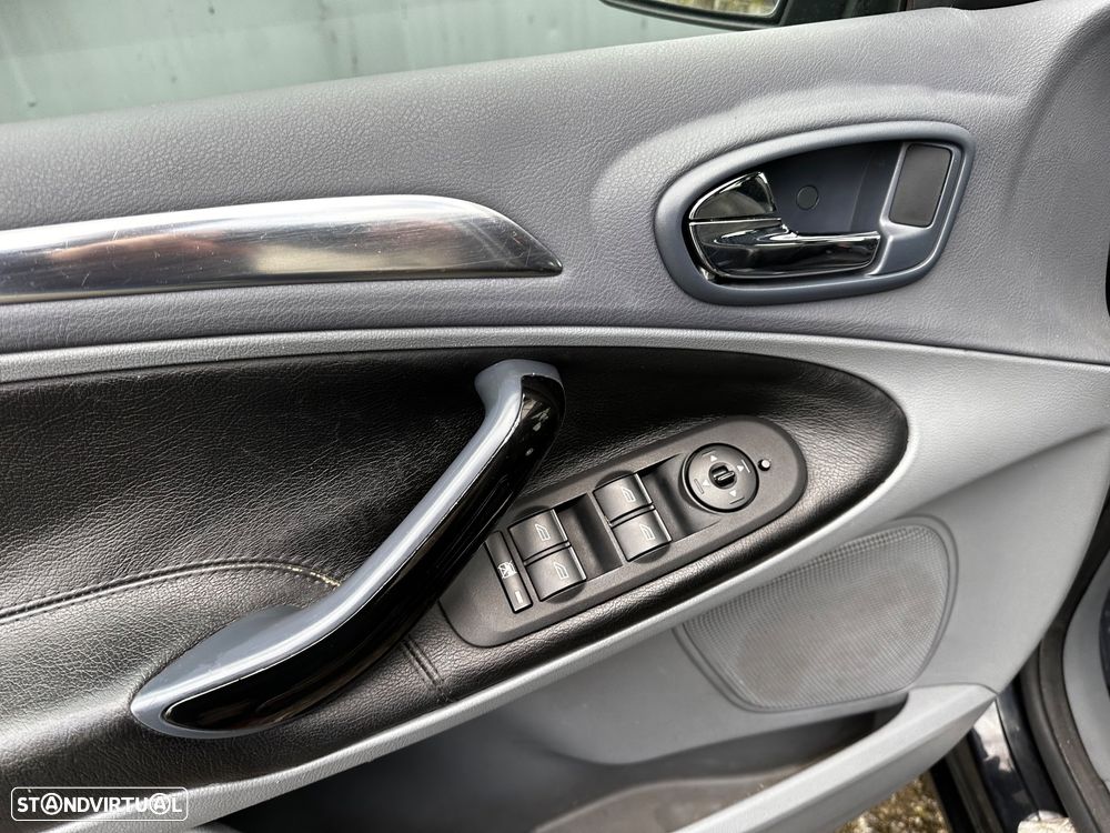 Ford S-Max 1.8 TDCi Titanium 7L - 37