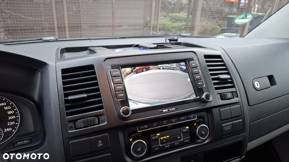 Volkswagen Caravelle - 18