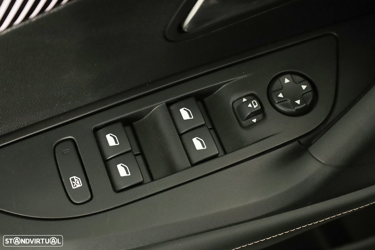 Peugeot 2008 1.2 PureTech Allure EAT8 - 21