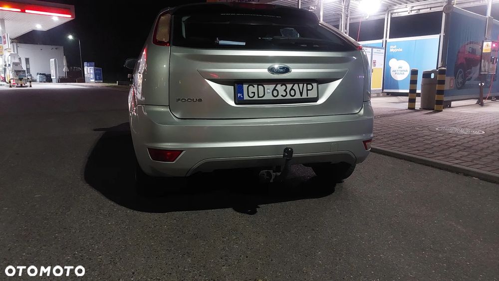 Ford Focus 1.6 Trend + - 5