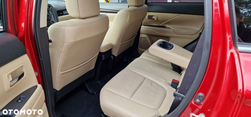 Mitsubishi Outlander 2.0 Instyle Navi 4WD CVT - 36