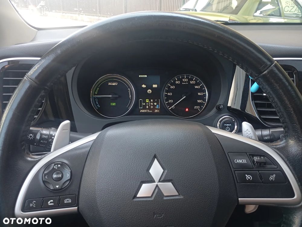 Mitsubishi Outlander Instyle NAVI + - 4