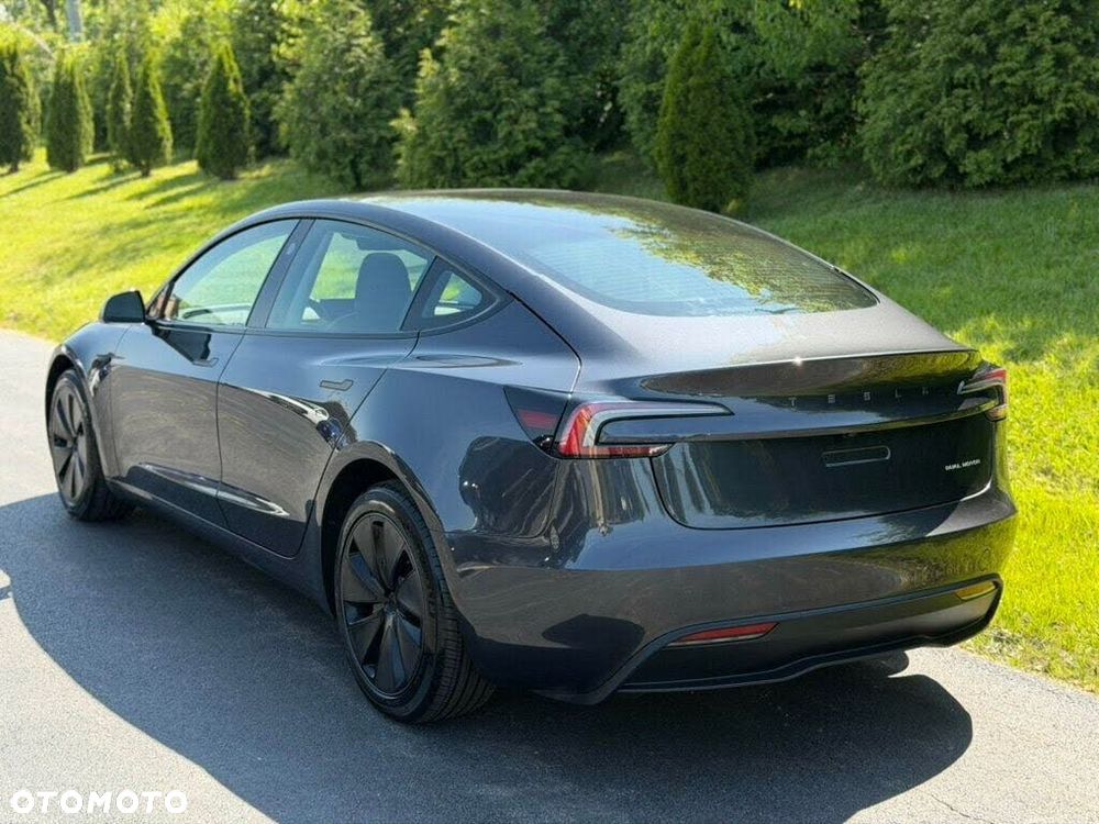 Tesla Model 3 - 3