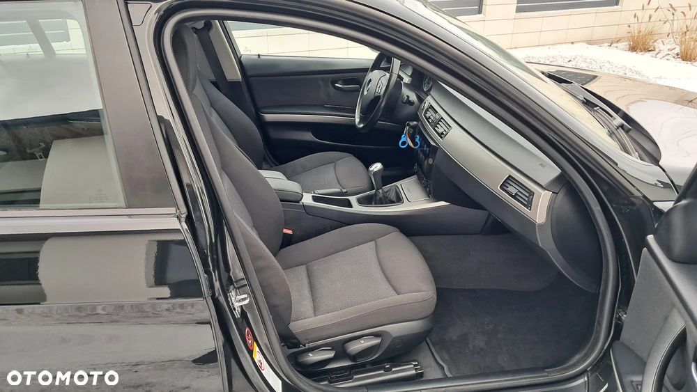 BMW Seria 3 320i - 3