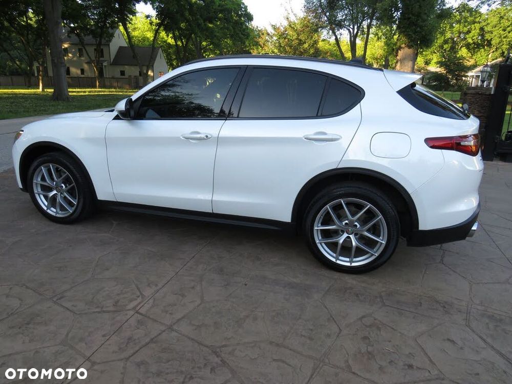 Alfa Romeo Stelvio 2.0 Turbo 16V AT8-Q4 Ti - 10