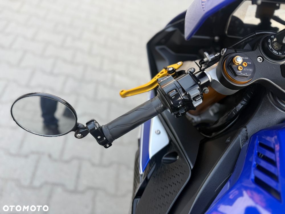 Yamaha R1 - 29