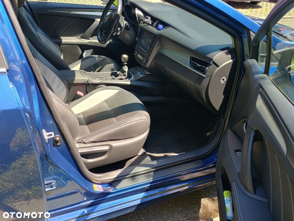 Toyota Avensis 1.8 Premium - 9