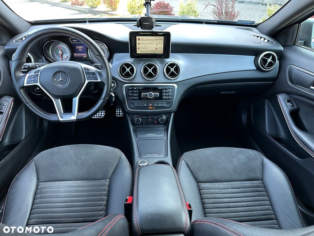 Mercedes-Benz GLA 250 7G-DCT - 36