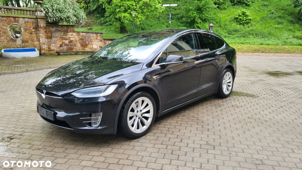 Tesla Model X - 3