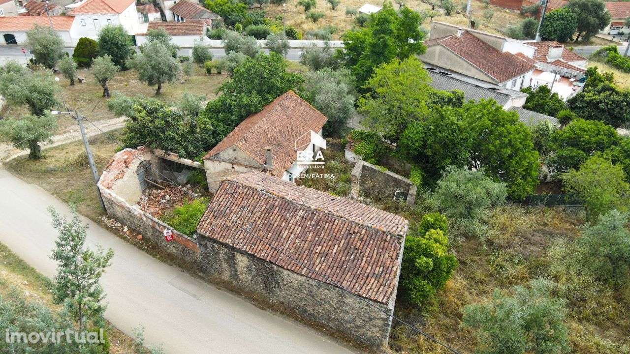 Moradia T3 localizada em Ourém - Grande imagem: 4/34