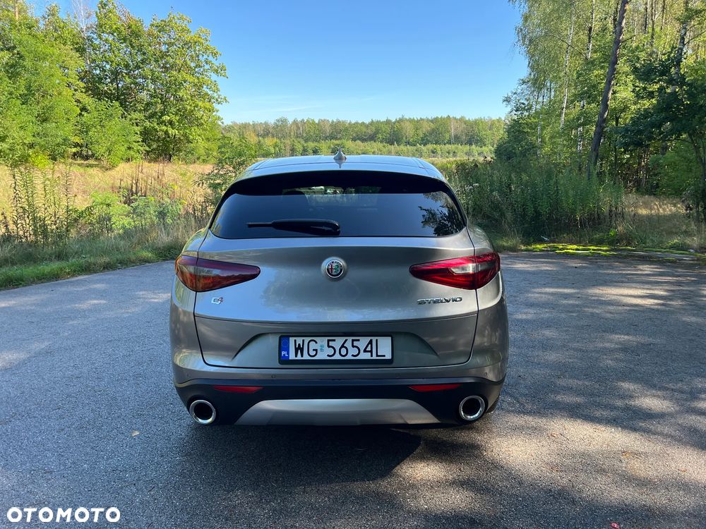 Alfa Romeo Stelvio 2.0 Turbo 16V AT8-Q4 Intensa - 5