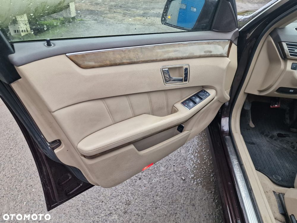 Mercedes-Benz Klasa E 350 CDI DPF 4Matic BlueEFFICIENCY 7G-TRONIC - 6