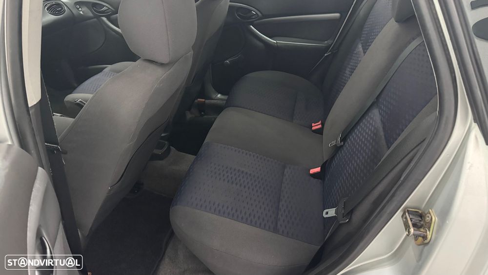 Ford Focus SW 1.8 TDdi Ghia - 10