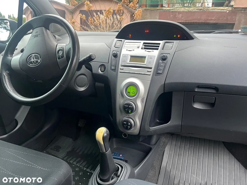 Toyota Yaris 1.3 - 3