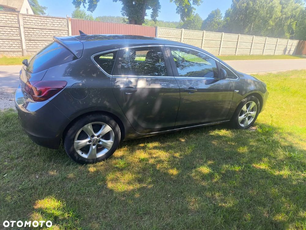 Opel Astra 2.0 CDTI DPF Cosmo - 3