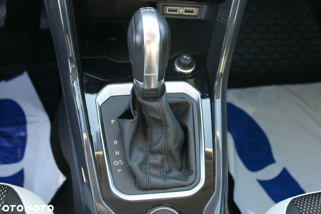 Volkswagen T-Roc - 21