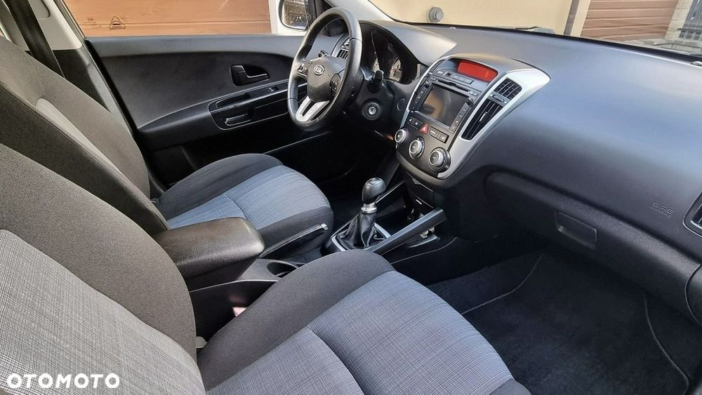 Kia Ceed - 12