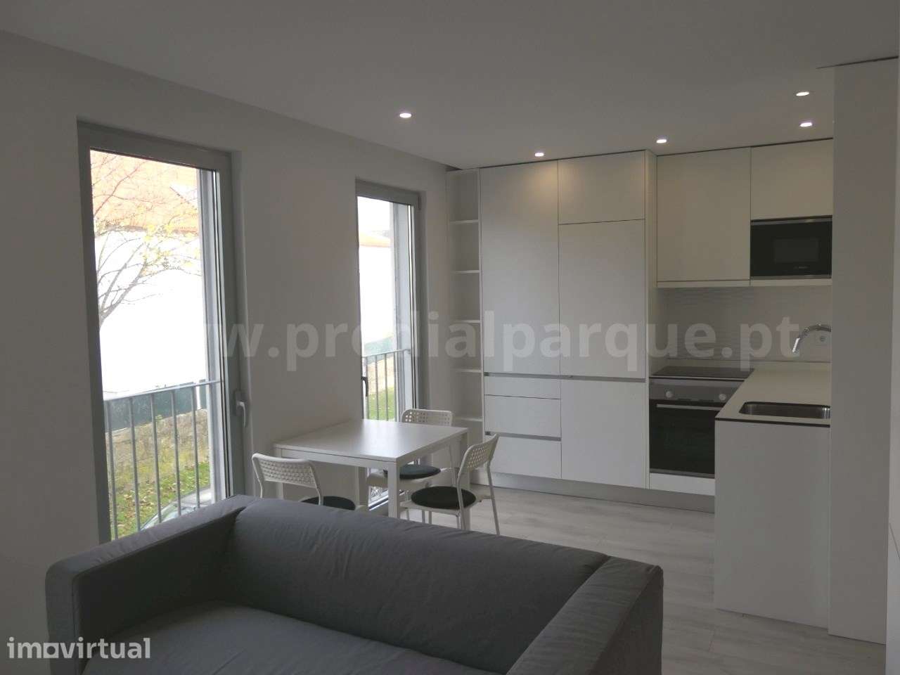 Apartamento T0 MOBILADO junto ao Palácio de Cristal - Grande imagem: 2/20