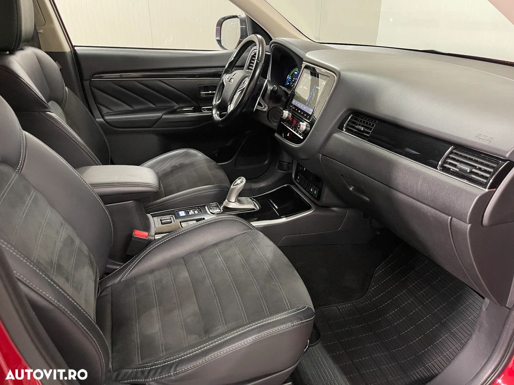 Mitsubishi Outlander 2.4 4WD Plug-In Hybrid - 10