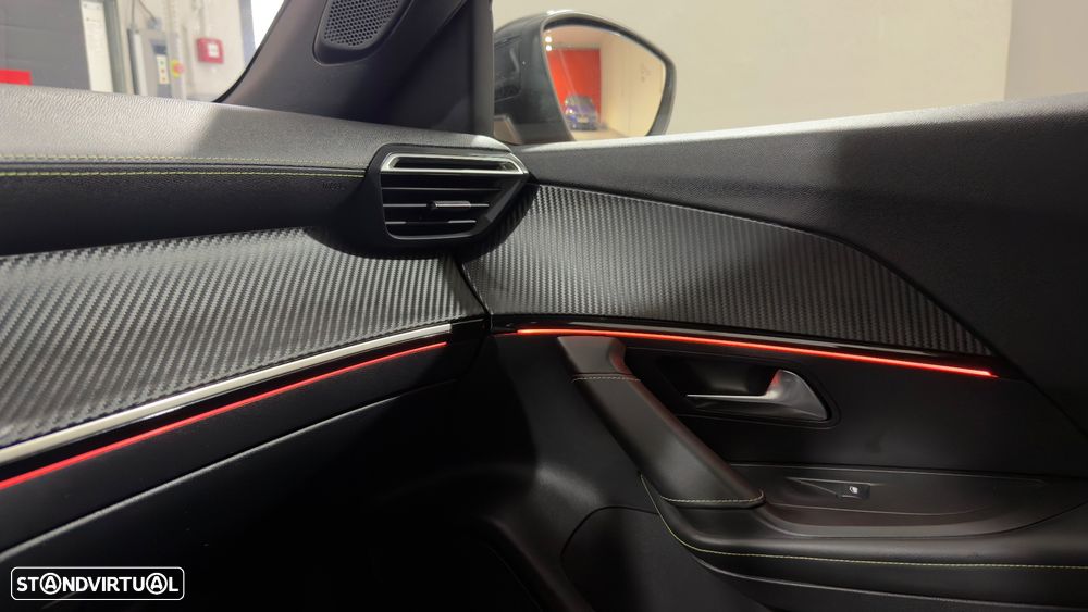 Peugeot 2008 PureTech 155 EAT8 GT - 34
