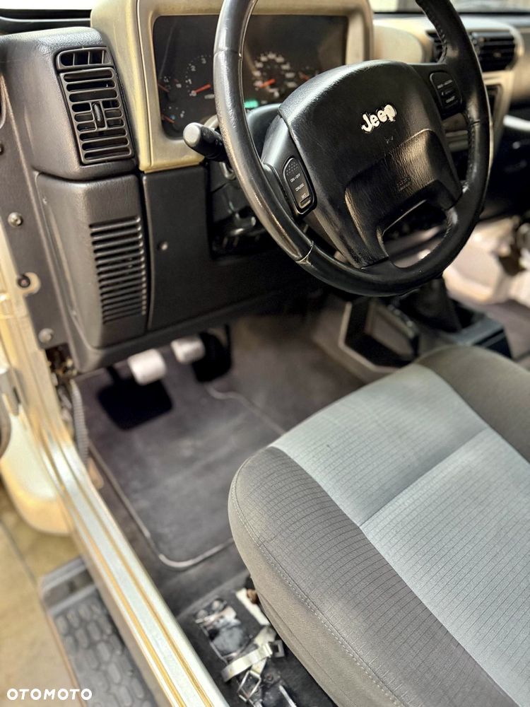 Jeep Wrangler 4.0 Sahara - 29