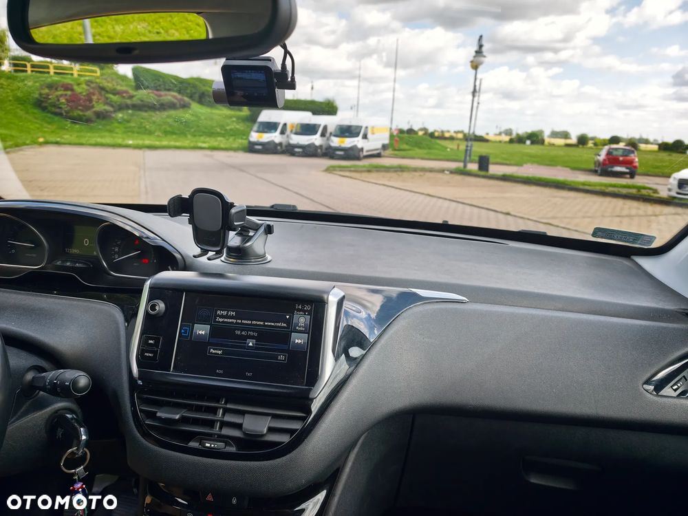 Peugeot 2008 1.2 Pure Tech Style EU6 - 17