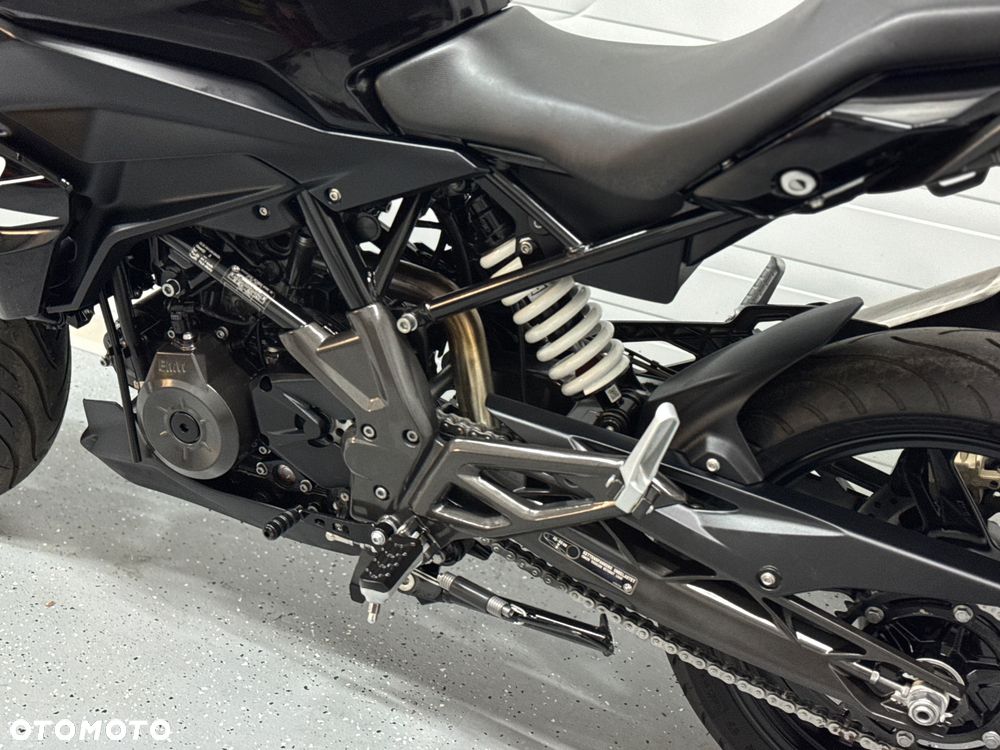 BMW G - 25