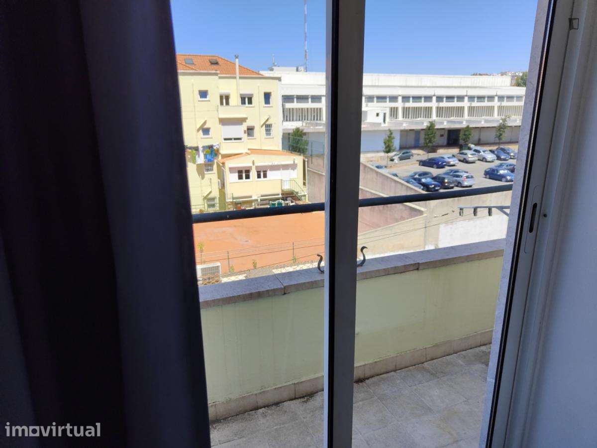 Quarto - localizado em Alvalade Lisbon - Grande imagem: 3/8