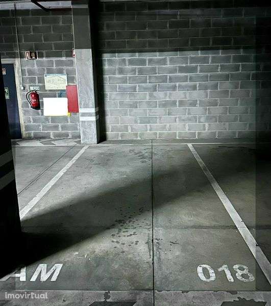 Lugar de garagem espaçoso - Grande imagem: 2/4