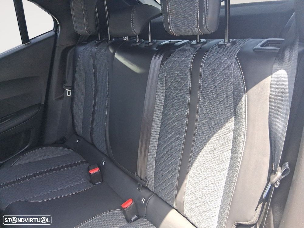 Peugeot 2008 - 13