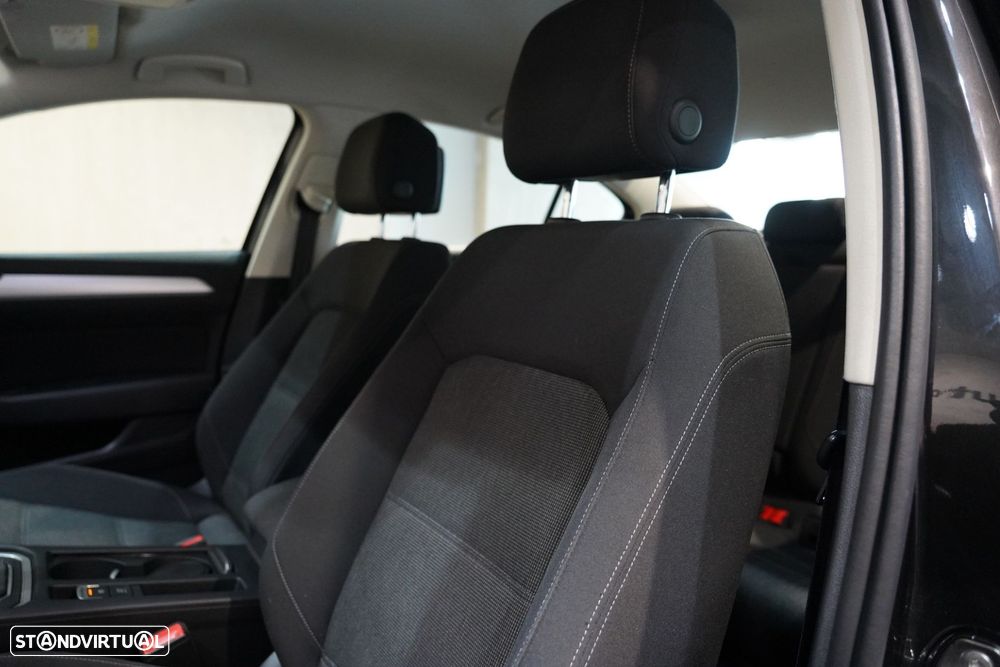 VW Passat 1.6 TDI Confortline - 19