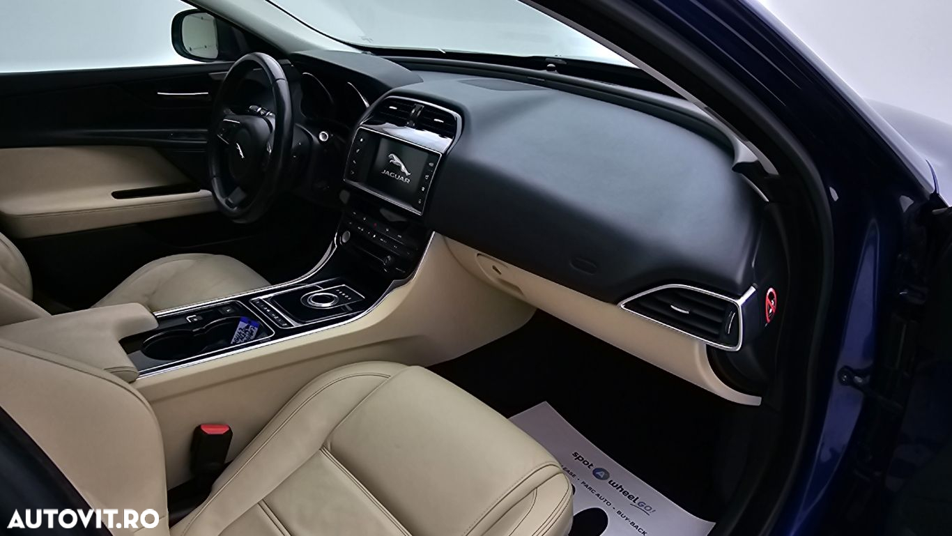 Jaguar XE - 19