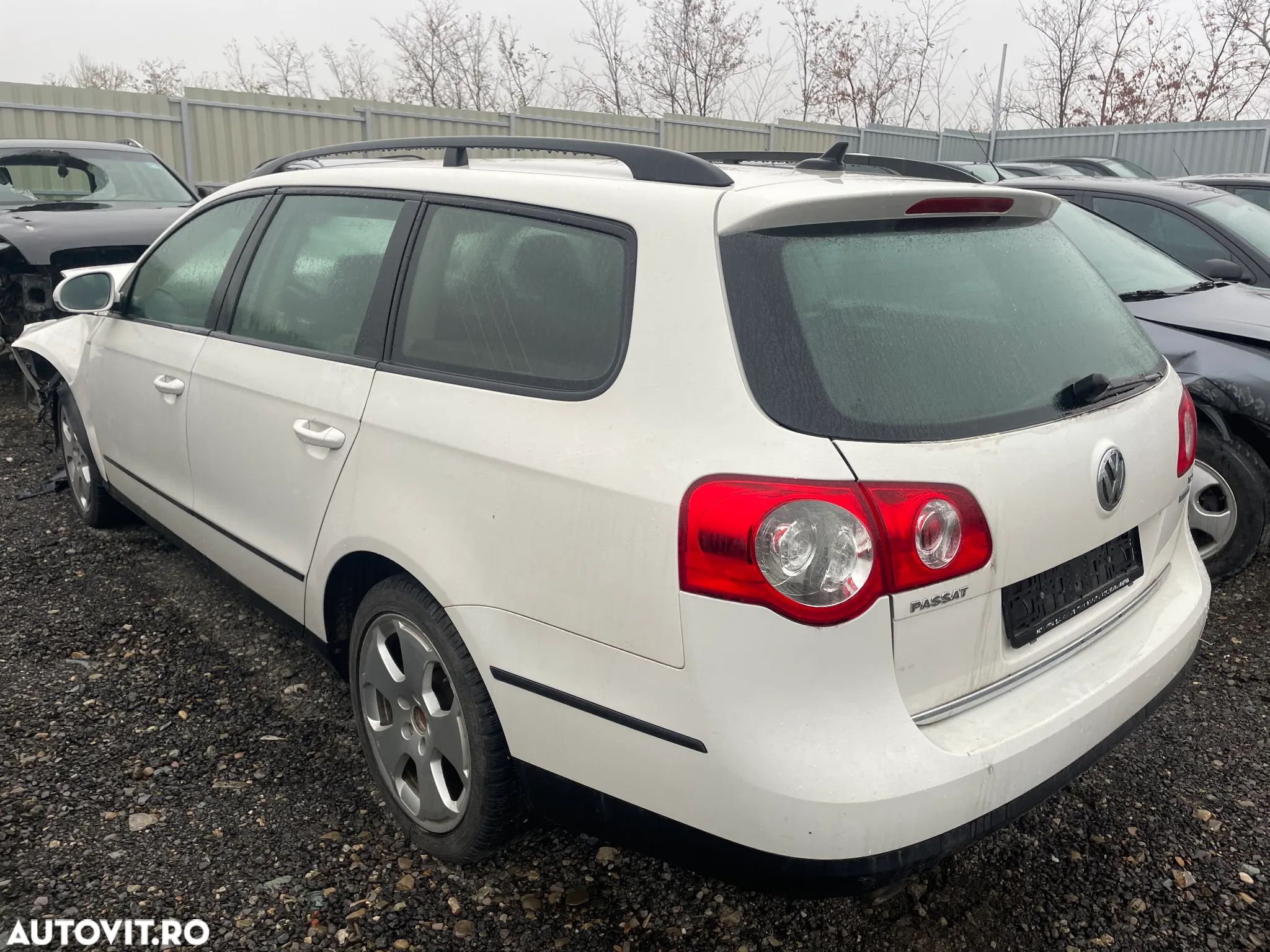 Dezmembram Vw Passat 1.6 CAY 105 cp 2010 break - 1