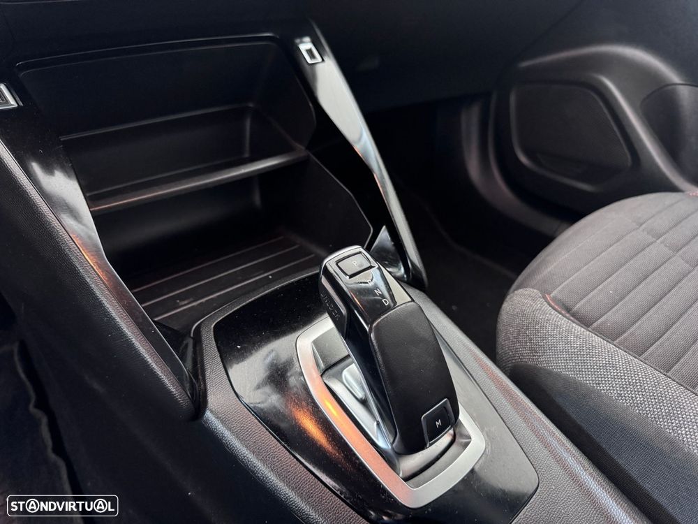 Peugeot 2008 1.2 PureTech Active EAT8 - 11