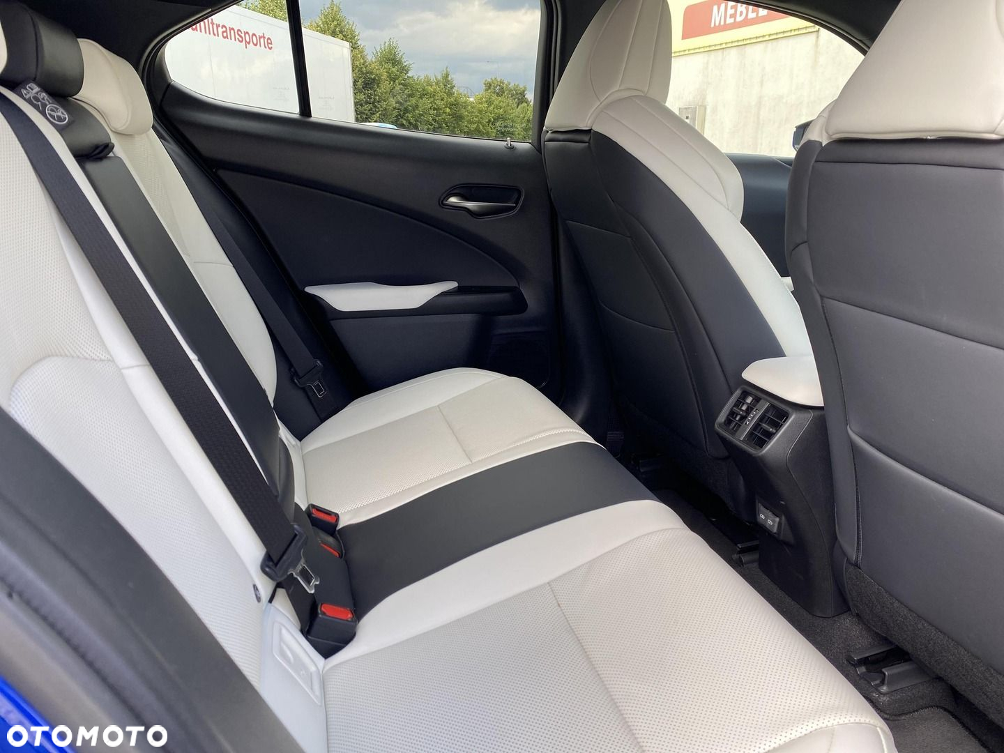 Lexus UX 300h F Sport - 16