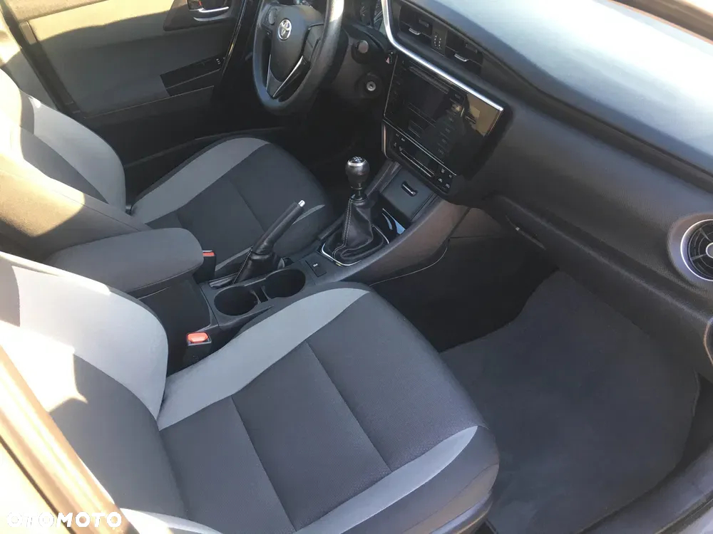 Toyota Auris - 13
