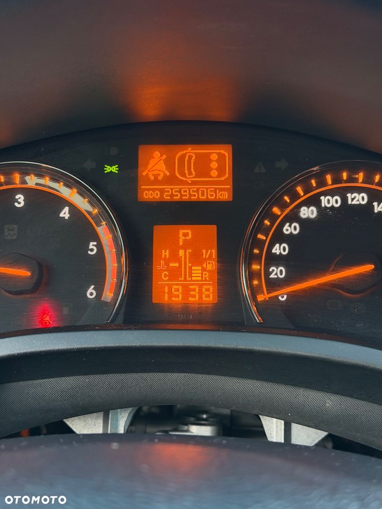 Toyota Avensis 2.2 D-4D Premium - 13