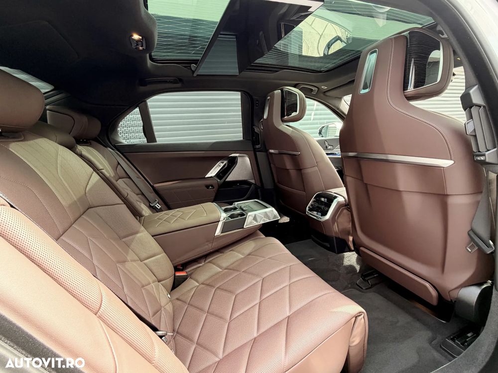 BMW Seria 7 740d xDrive MHEV - 13
