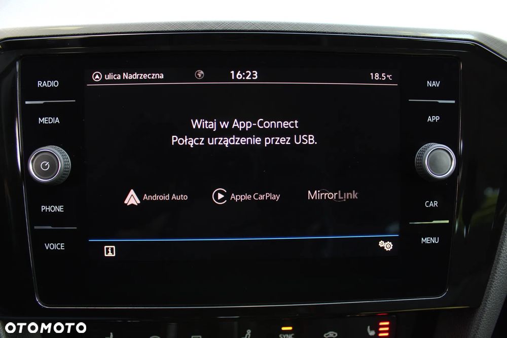 Volkswagen Passat 2.0 TSI Business DSG - 30